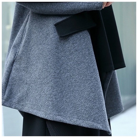 Black & Gray Oversize Flowing Turtleneck Top - Picture 3 of 7